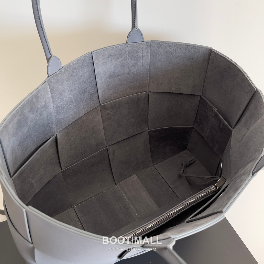 Bottega Veneta Arco Intrecciato Calfskin Leather Tote Bag 보테가베네타 아르코 인트레치아토 카프스킨 토트백 47cm 7