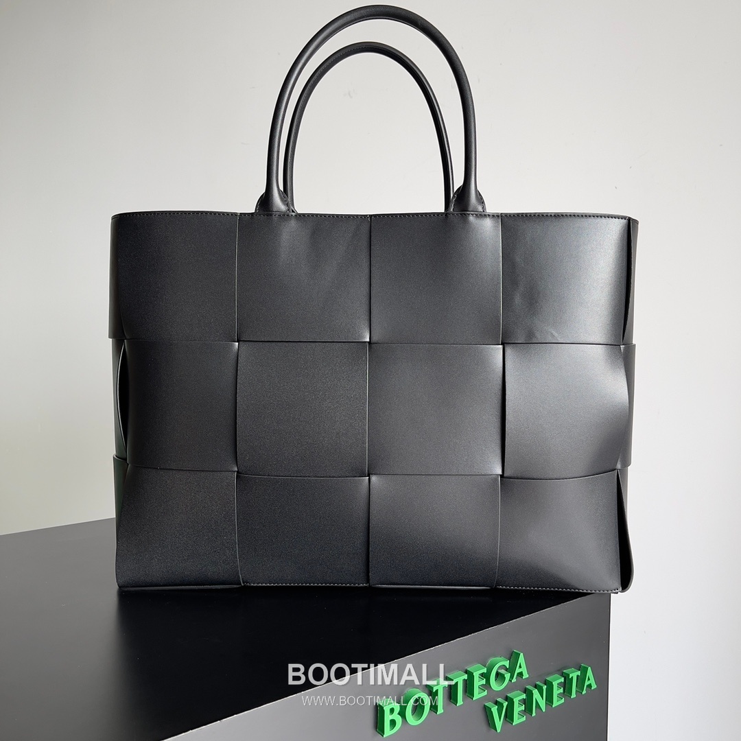 Bottega Veneta Arco Intrecciato Calfskin Leather Tote Bag 보테가베네타 아르코 인트레치아토 카프스킨 토트백 47cm 1