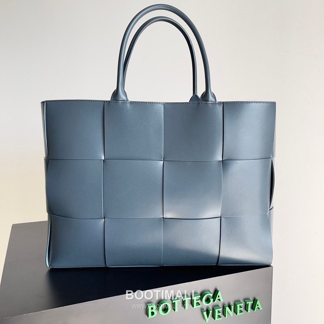 Bottega Veneta Arco Intrecciato Calfskin Leather Tote Bag 보테가베네타 아르코 인트레치아토 카프스킨 토트백 47cm 1