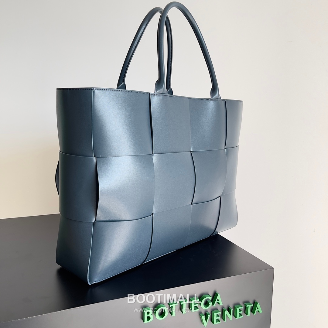 Bottega Veneta Arco Intrecciato Calfskin Leather Tote Bag 보테가베네타 아르코 인트레치아토 카프스킨 토트백 47cm 2