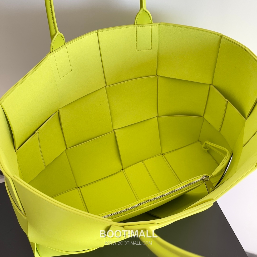 Bottega Veneta Arco Intrecciato Calfskin Leather Tote Bag 보테가베네타 아르코 인트레치아토 카프스킨 토트백 47cm 7