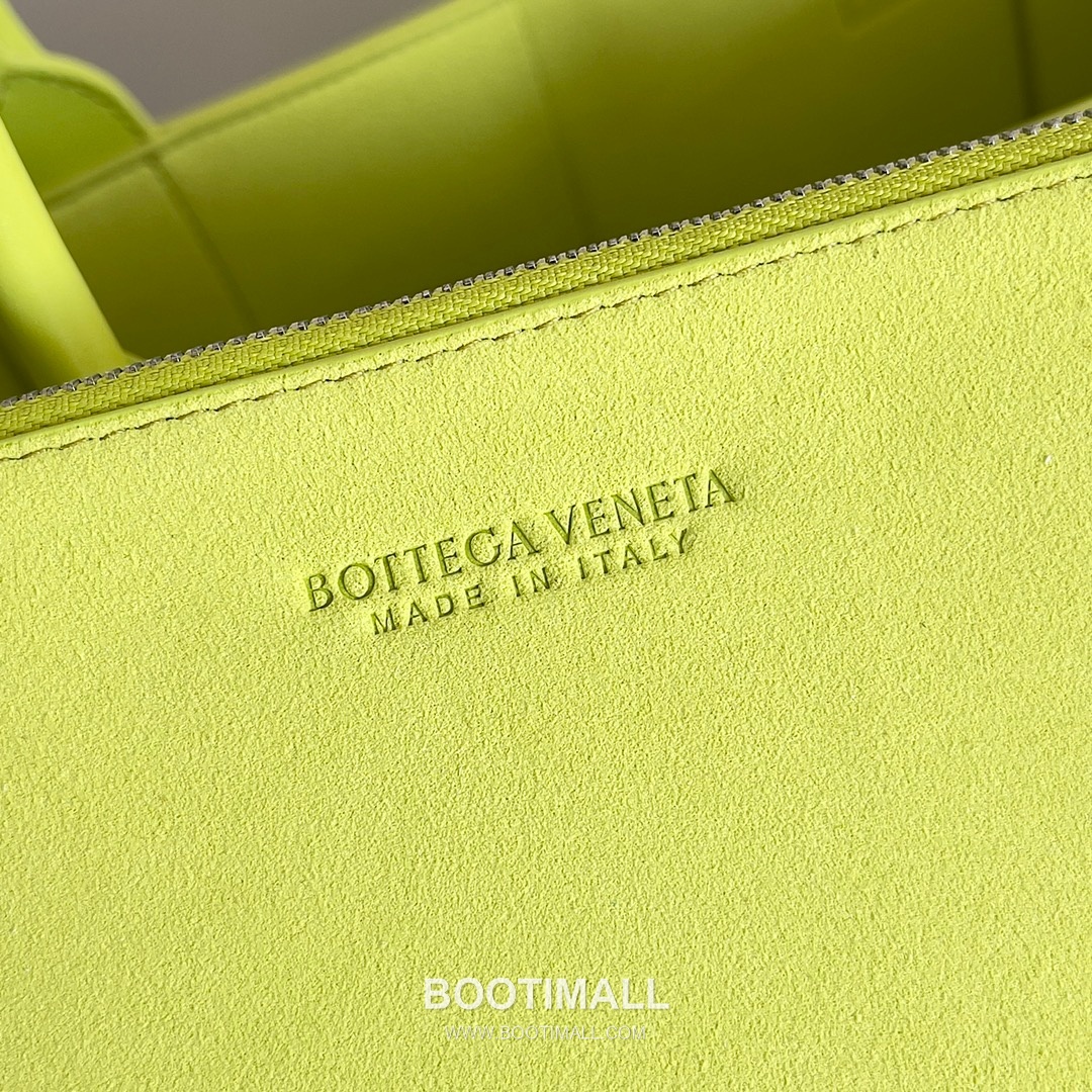 Bottega Veneta Arco Intrecciato Calfskin Leather Tote Bag 보테가베네타 아르코 인트레치아토 카프스킨 토트백 47cm 9