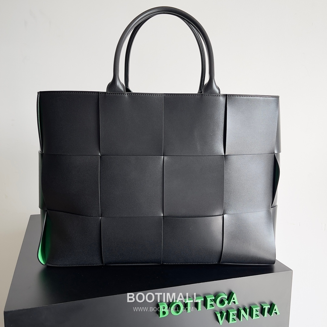 Bottega Veneta Arco Intrecciato Calfskin Leather Tote Bag 보테가베네타 아르코 인트레치아토 카프스킨 토트백 47cm 1