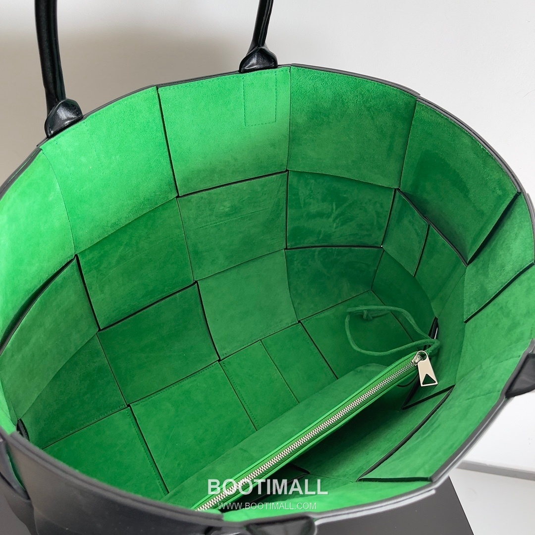 Bottega Veneta Arco Intrecciato Calfskin Leather Tote Bag 보테가베네타 아르코 인트레치아토 카프스킨 토트백 47cm 7