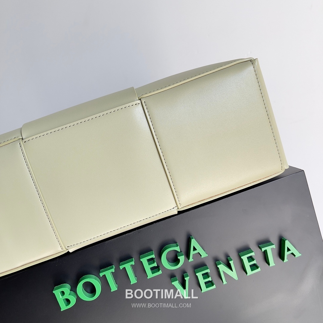 Bottega Veneta Arco Intrecciato Calfskin Leather Tote Bag 보테가베네타 아르코 인트레치아토 카프스킨 토트백 47cm 5