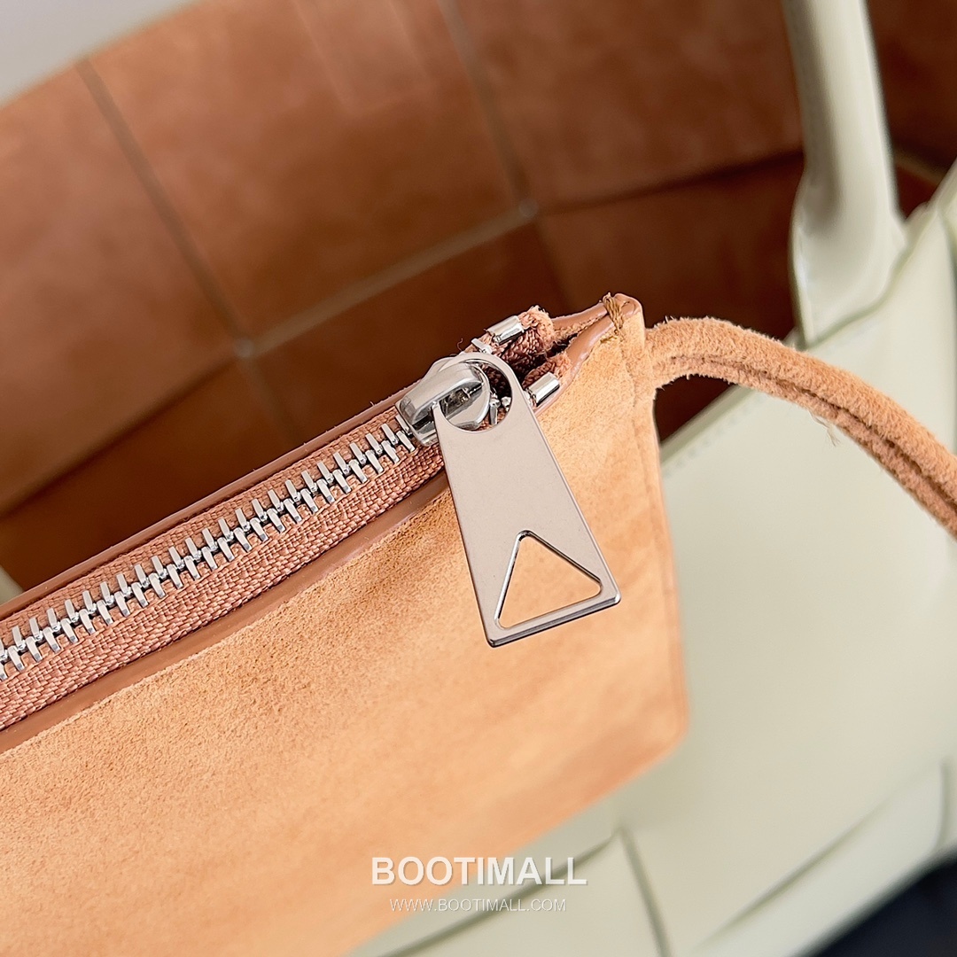 Bottega Veneta Arco Intrecciato Calfskin Leather Tote Bag 보테가베네타 아르코 인트레치아토 카프스킨 토트백 47cm 8