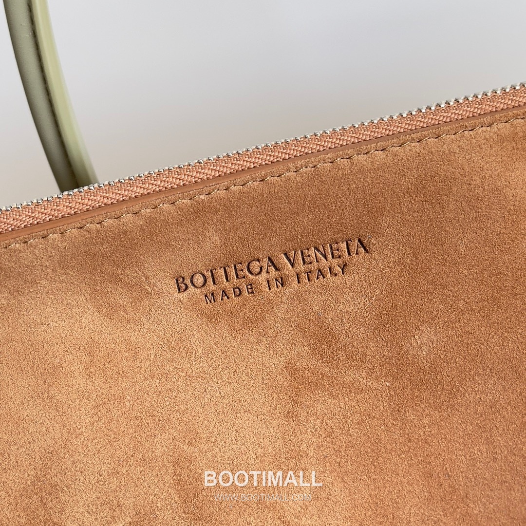 Bottega Veneta Arco Intrecciato Calfskin Leather Tote Bag 보테가베네타 아르코 인트레치아토 카프스킨 토트백 47cm 9