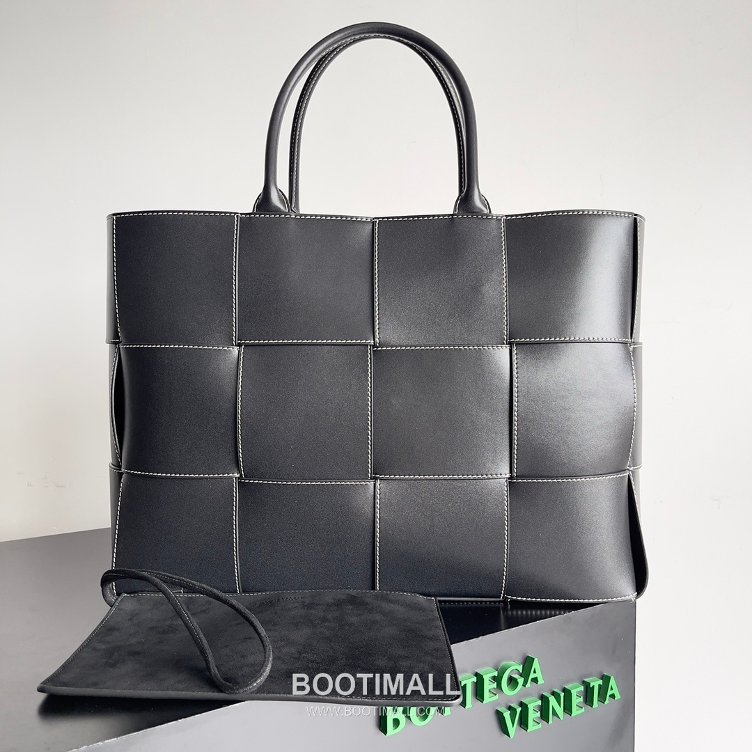Bottega Veneta Arco Intrecciato Calfskin Leather Tote Bag 보테가베네타 아르코 인트레치아토 카프스킨 토트백 47cm 1