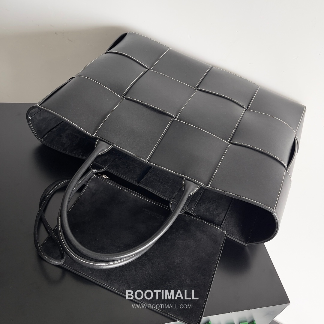 Bottega Veneta Arco Intrecciato Calfskin Leather Tote Bag 보테가베네타 아르코 인트레치아토 카프스킨 토트백 47cm 4