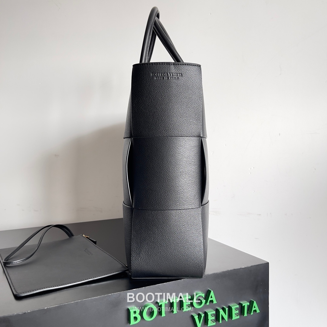 Bottega Veneta Arco Intrecciato Calfskin Leather Tote Bag 보테가베네타 아르코 인트레치아토 카프스킨 토트백 47cm 2