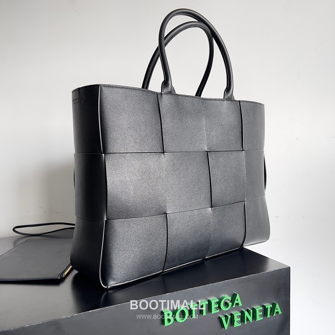 Bottega Veneta Arco Intrecciato Calfskin Leather Tote Bag 보테가베네타 아르코 인트레치아토 카프스킨 토트백 47cm 3