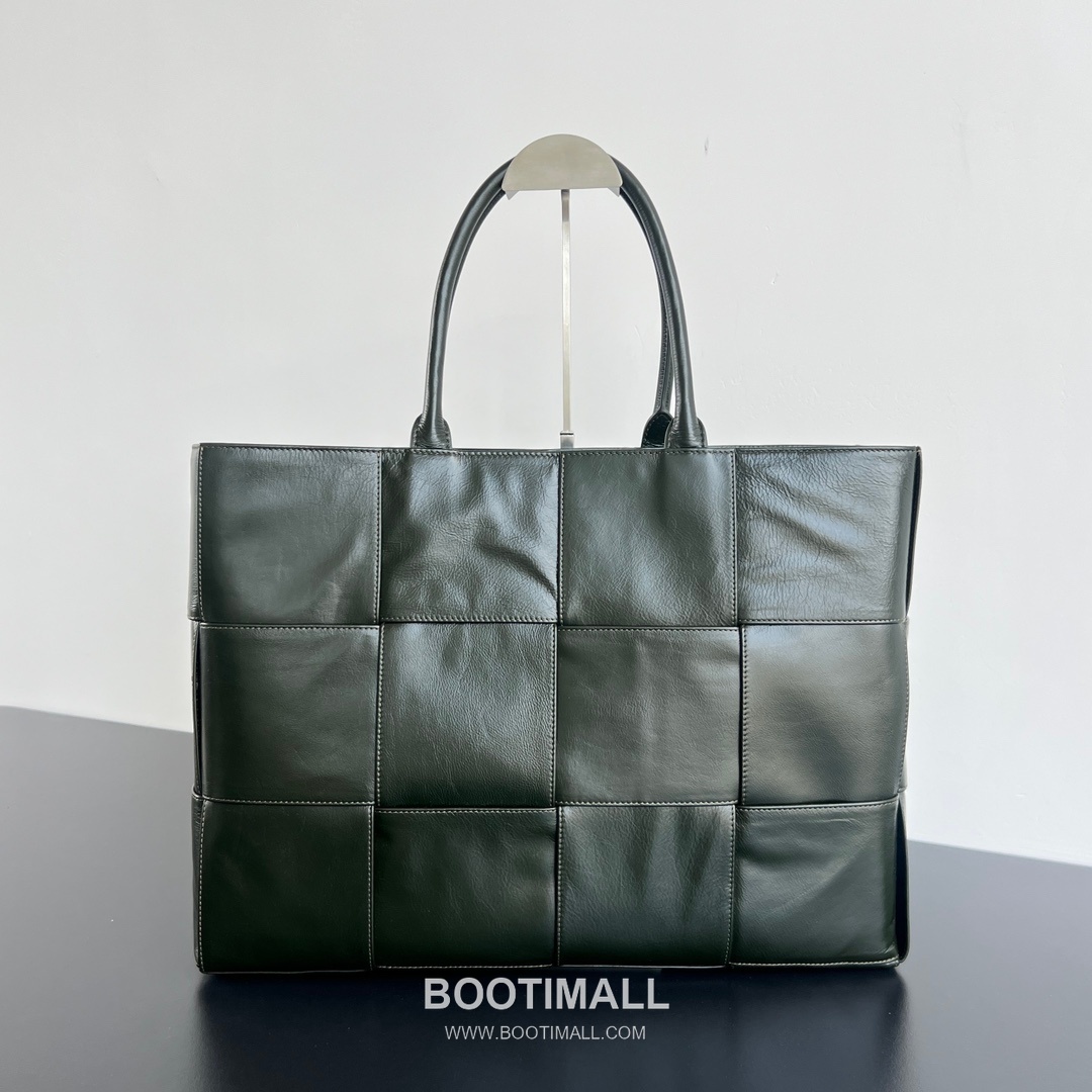 Bottega Veneta Arco Intrecciato Calfskin Leather Tote Bag 보테가베네타 아르코 인트레치아토 카프스킨 토트백 47cm 1