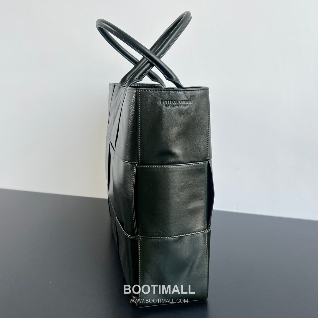 Bottega Veneta Arco Intrecciato Calfskin Leather Tote Bag 보테가베네타 아르코 인트레치아토 카프스킨 토트백 47cm 4