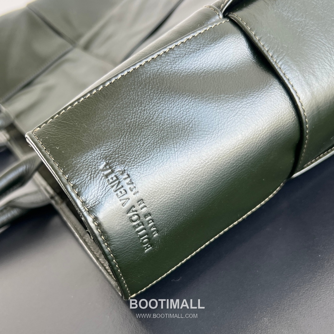 Bottega Veneta Arco Intrecciato Calfskin Leather Tote Bag 보테가베네타 아르코 인트레치아토 카프스킨 토트백 47cm 5