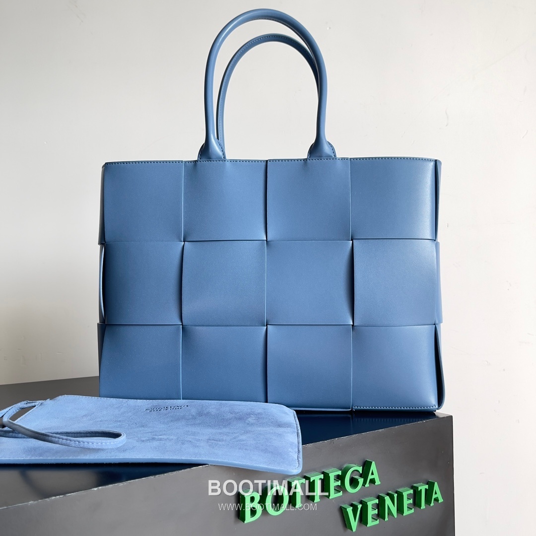 Bottega Veneta Arco Intrecciato Calfskin Leather Tote Bag 보테가베네타 아르코 인트레치아토 카프스킨 토트백 38cm 1