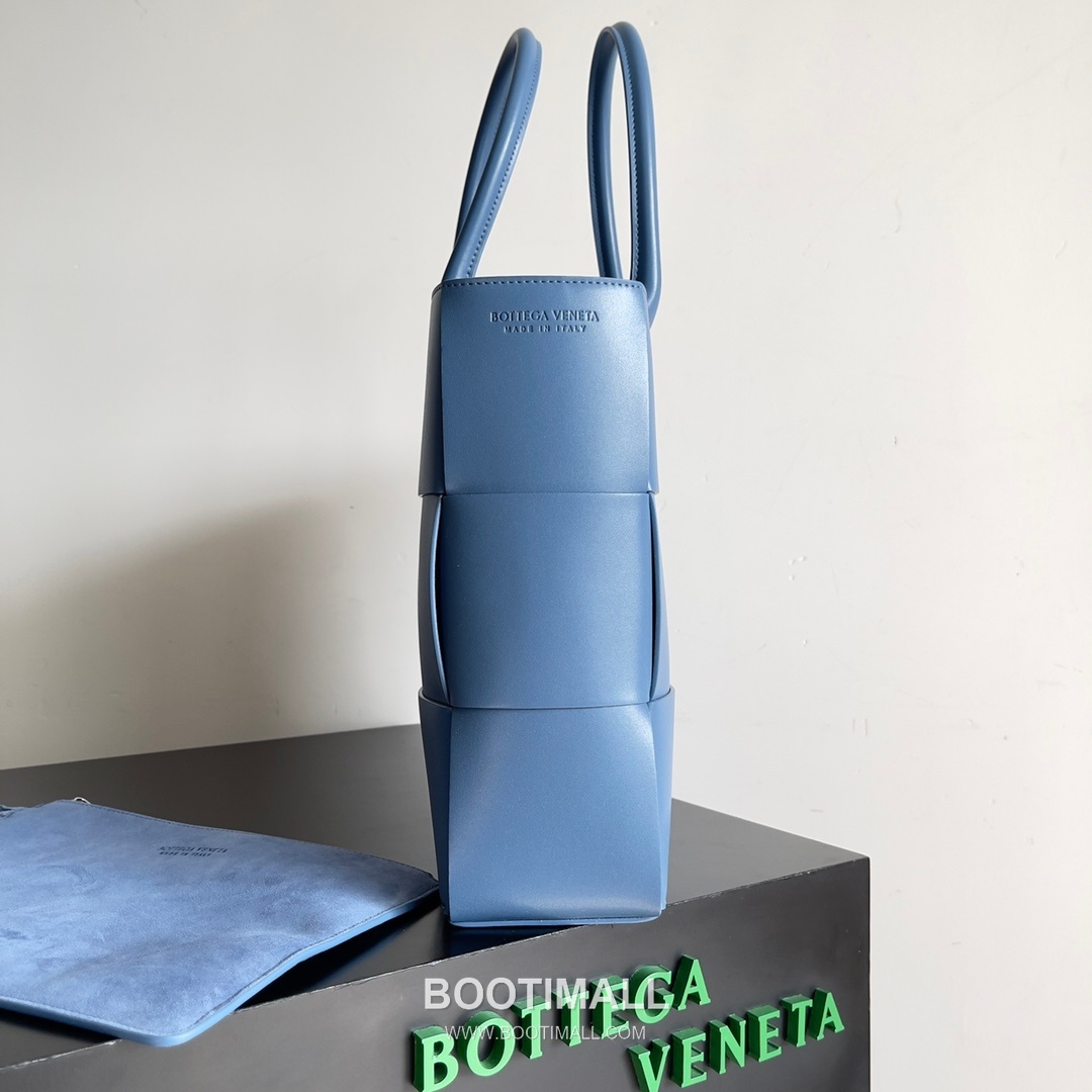 Bottega Veneta Arco Intrecciato Calfskin Leather Tote Bag 보테가베네타 아르코 인트레치아토 카프스킨 토트백 38cm 3