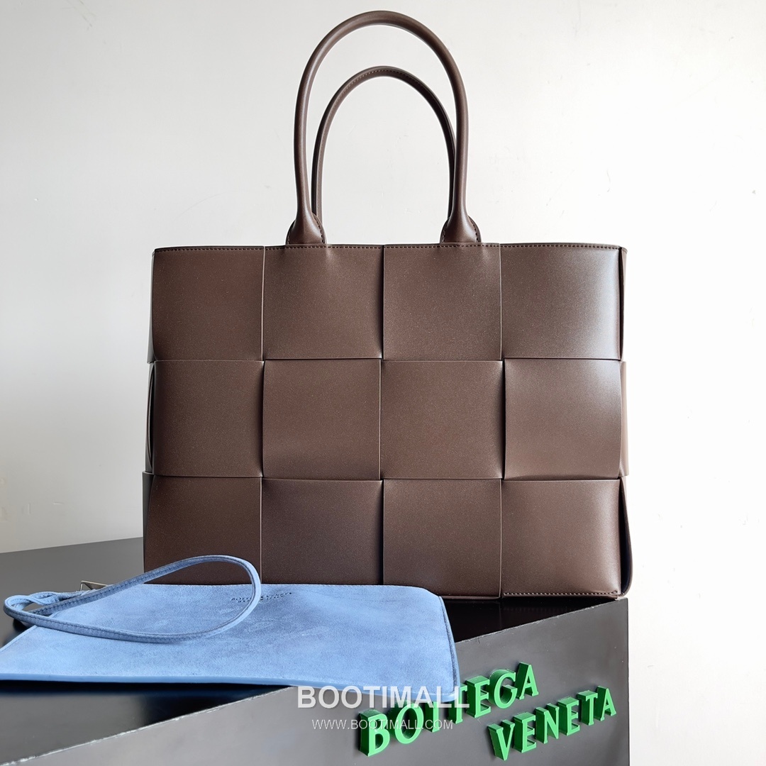Bottega Veneta Arco Intrecciato Calfskin Leather Tote Bag 보테가베네타 아르코 인트레치아토 카프스킨 토트백 38cm 1