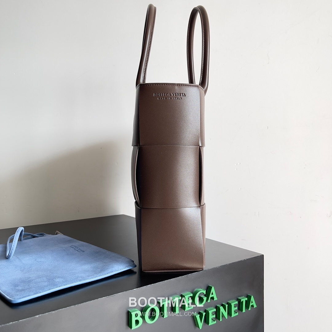 Bottega Veneta Arco Intrecciato Calfskin Leather Tote Bag 보테가베네타 아르코 인트레치아토 카프스킨 토트백 38cm 3