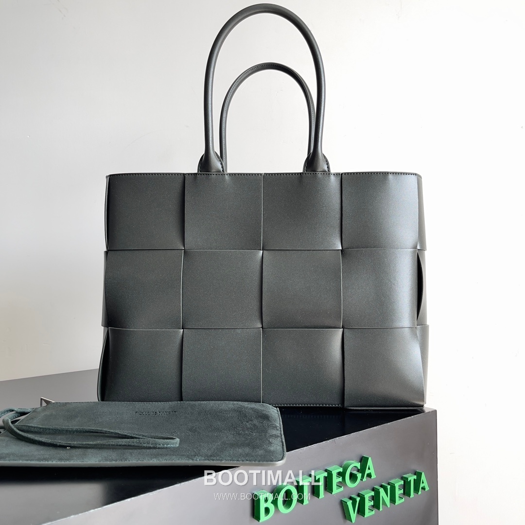 Bottega Veneta Arco Intrecciato Calfskin Leather Tote Bag 보테가베네타 아르코 인트레치아토 카프스킨 토트백 38cm 1