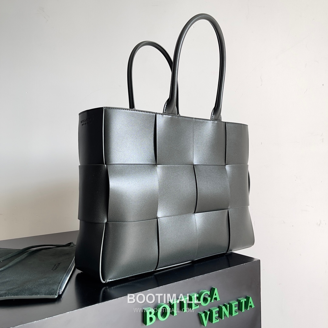 Bottega Veneta Arco Intrecciato Calfskin Leather Tote Bag 보테가베네타 아르코 인트레치아토 카프스킨 토트백 38cm 2