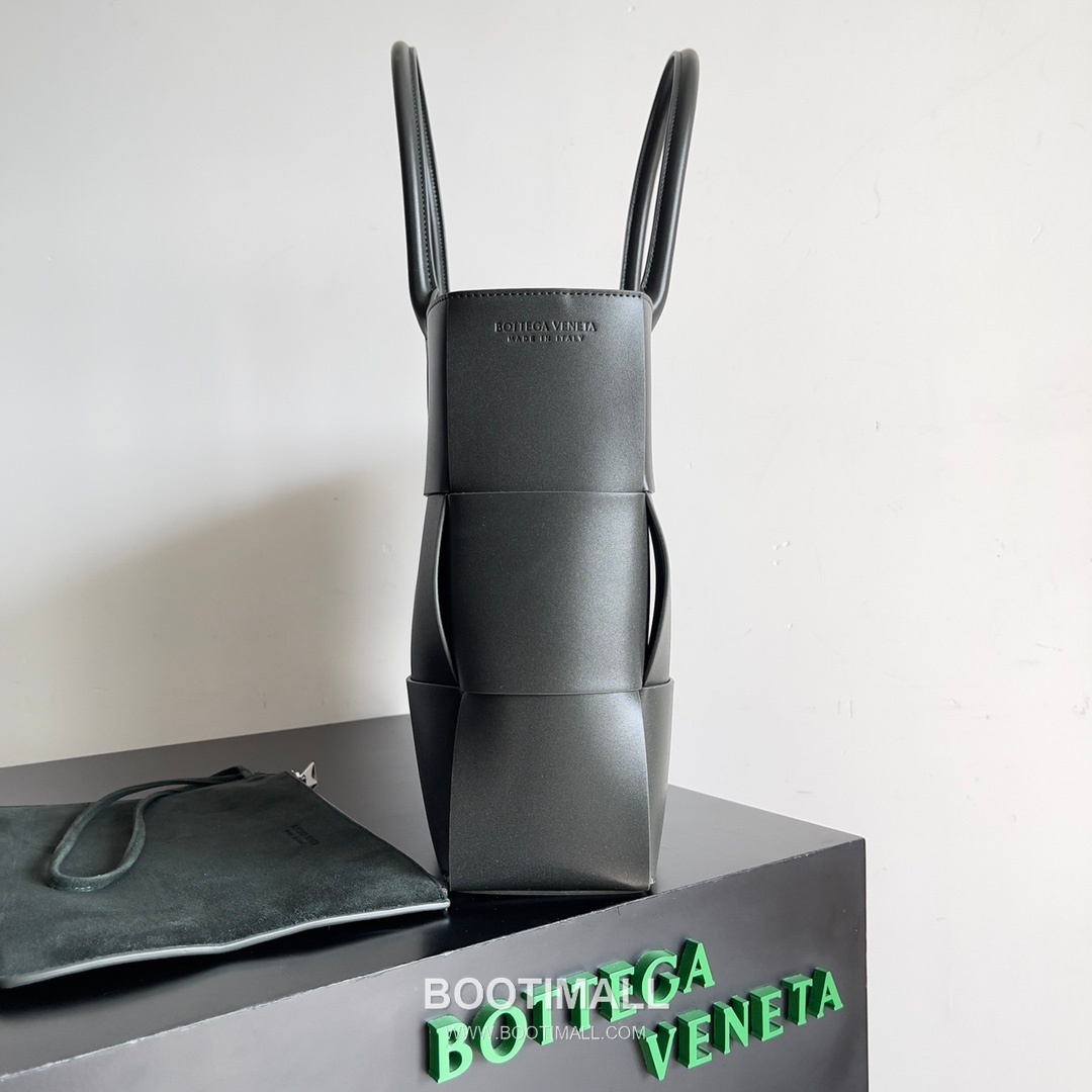 Bottega Veneta Arco Intrecciato Calfskin Leather Tote Bag 보테가베네타 아르코 인트레치아토 카프스킨 토트백 38cm 3