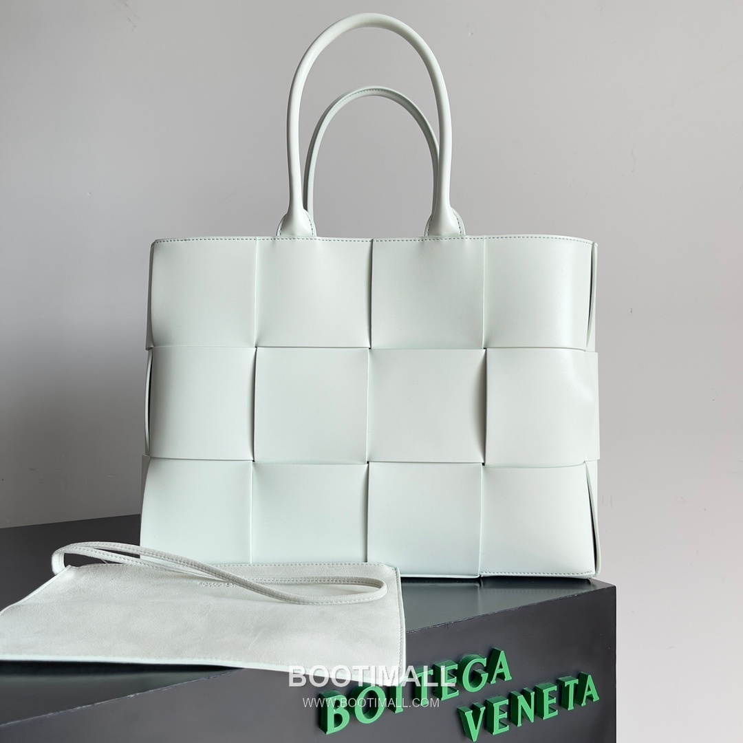 Bottega Veneta Arco Intrecciato Calfskin Leather Tote Bag 보테가베네타 아르코 인트레치아토 카프스킨 토트백 38cm 1
