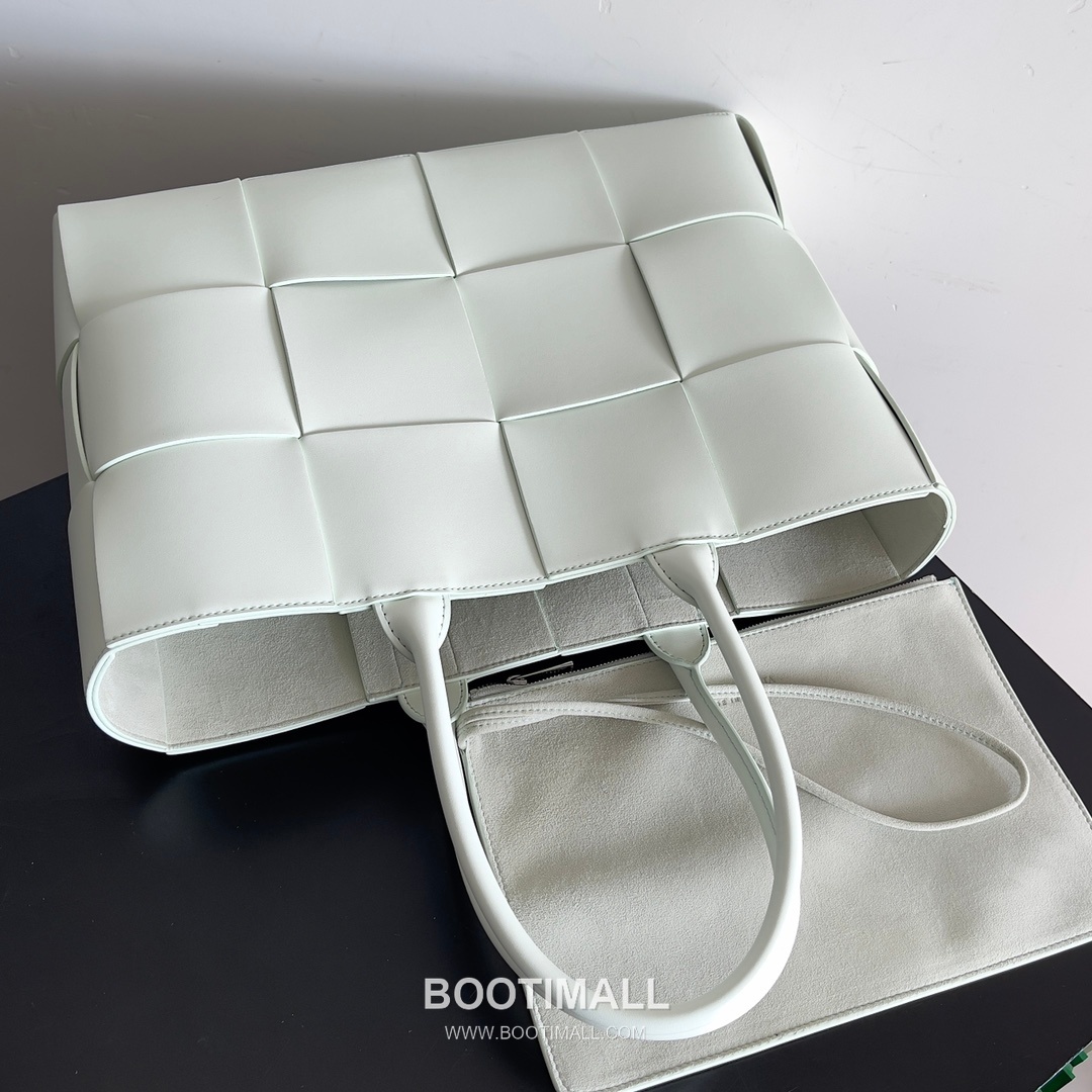 Bottega Veneta Arco Intrecciato Calfskin Leather Tote Bag 보테가베네타 아르코 인트레치아토 카프스킨 토트백 38cm 5