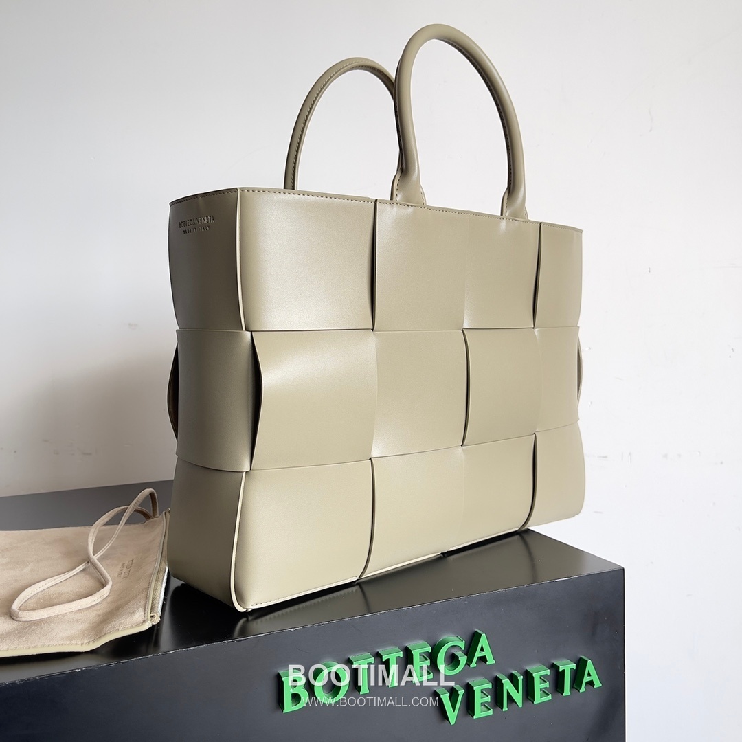 Bottega Veneta Arco Intrecciato Calfskin Leather Tote Bag 보테가베네타 아르코 인트레치아토 카프스킨 토트백 38cm 2