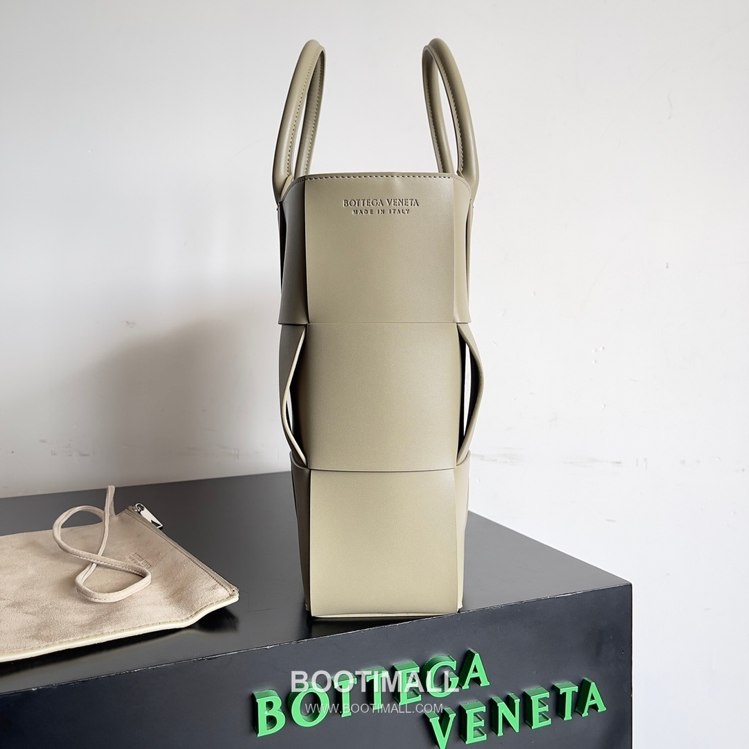 Bottega Veneta Arco Intrecciato Calfskin Leather Tote Bag 보테가베네타 아르코 인트레치아토 카프스킨 토트백 38cm 3