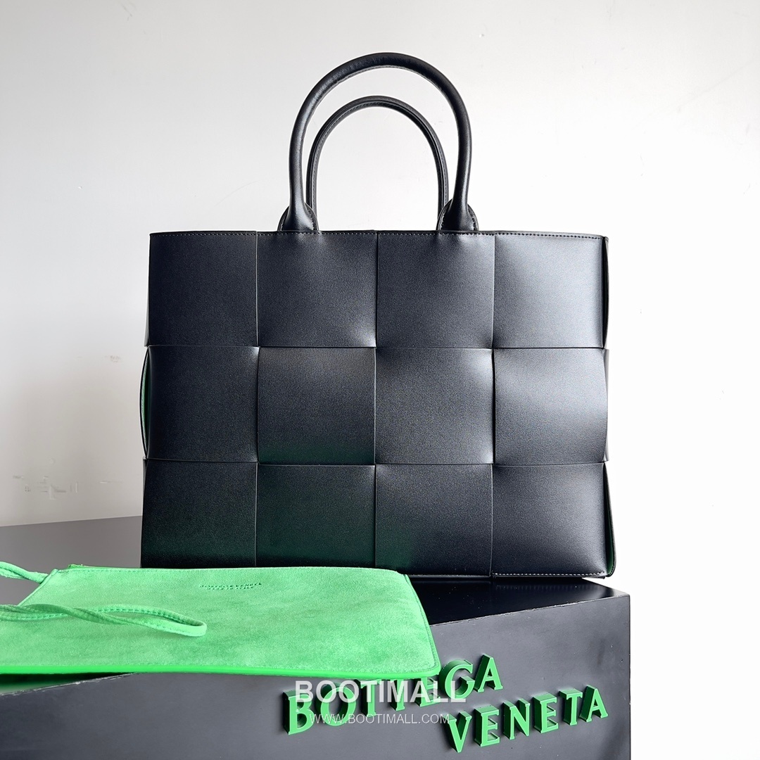 Bottega Veneta Arco Intrecciato Calfskin Leather Tote Bag 보테가베네타 아르코 인트레치아토 카프스킨 토트백 38cm 1