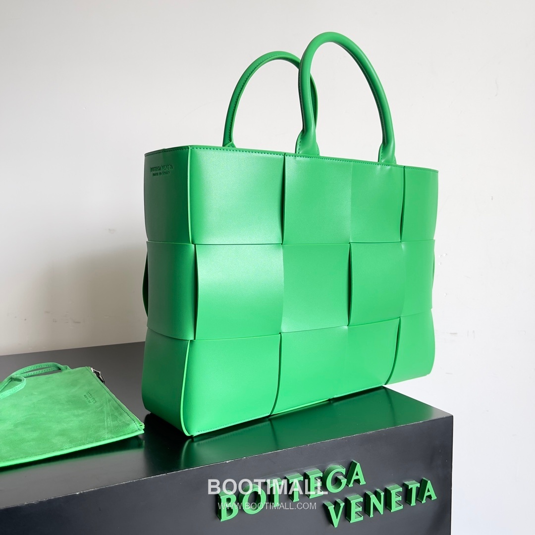 Bottega Veneta Arco Intrecciato Calfskin Leather Tote Bag 보테가베네타 아르코 인트레치아토 카프스킨 토트백 38cm 2