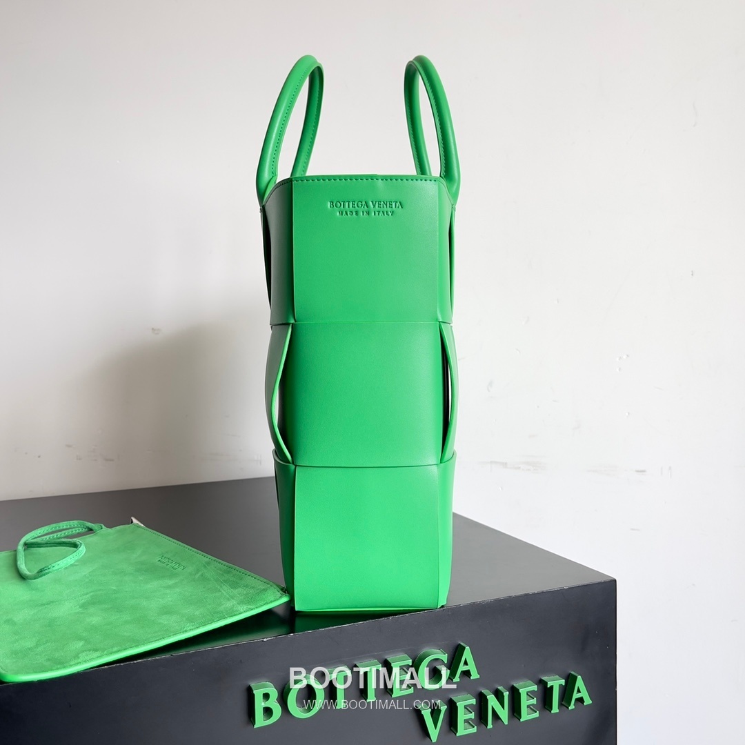 Bottega Veneta Arco Intrecciato Calfskin Leather Tote Bag 보테가베네타 아르코 인트레치아토 카프스킨 토트백 38cm 3