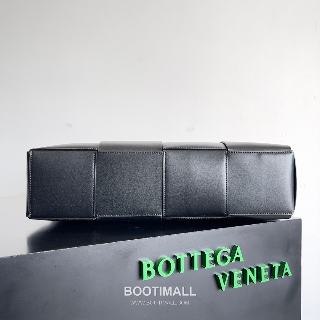 Bottega Veneta Arco Intrecciato Calfskin Leather Tote Bag 보테가베네타 아르코 인트레치아토 카프스킨 토트백 38cm 4