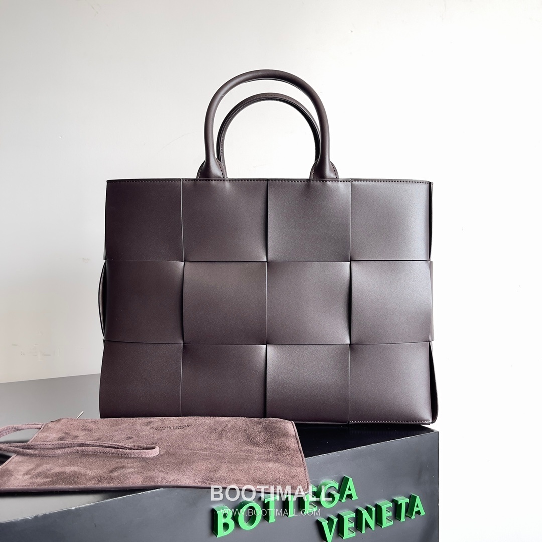 Bottega Veneta Arco Intrecciato Calfskin Leather Tote Bag 보테가베네타 아르코 인트레치아토 카프스킨 토트백 38cm 1