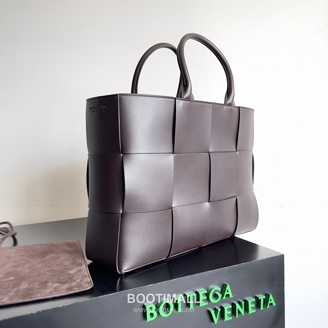 Bottega Veneta Arco Intrecciato Calfskin Leather Tote Bag 보테가베네타 아르코 인트레치아토 카프스킨 토트백 38cm 2