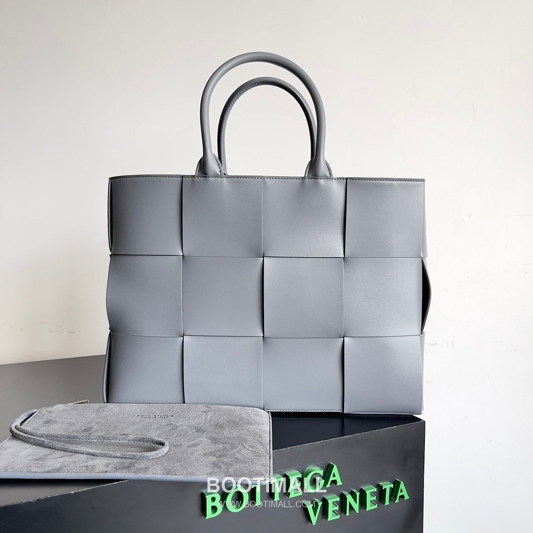 Bottega Veneta Arco Intrecciato Calfskin Leather Tote Bag 보테가베네타 아르코 인트레치아토 카프스킨 토트백 38cm 1