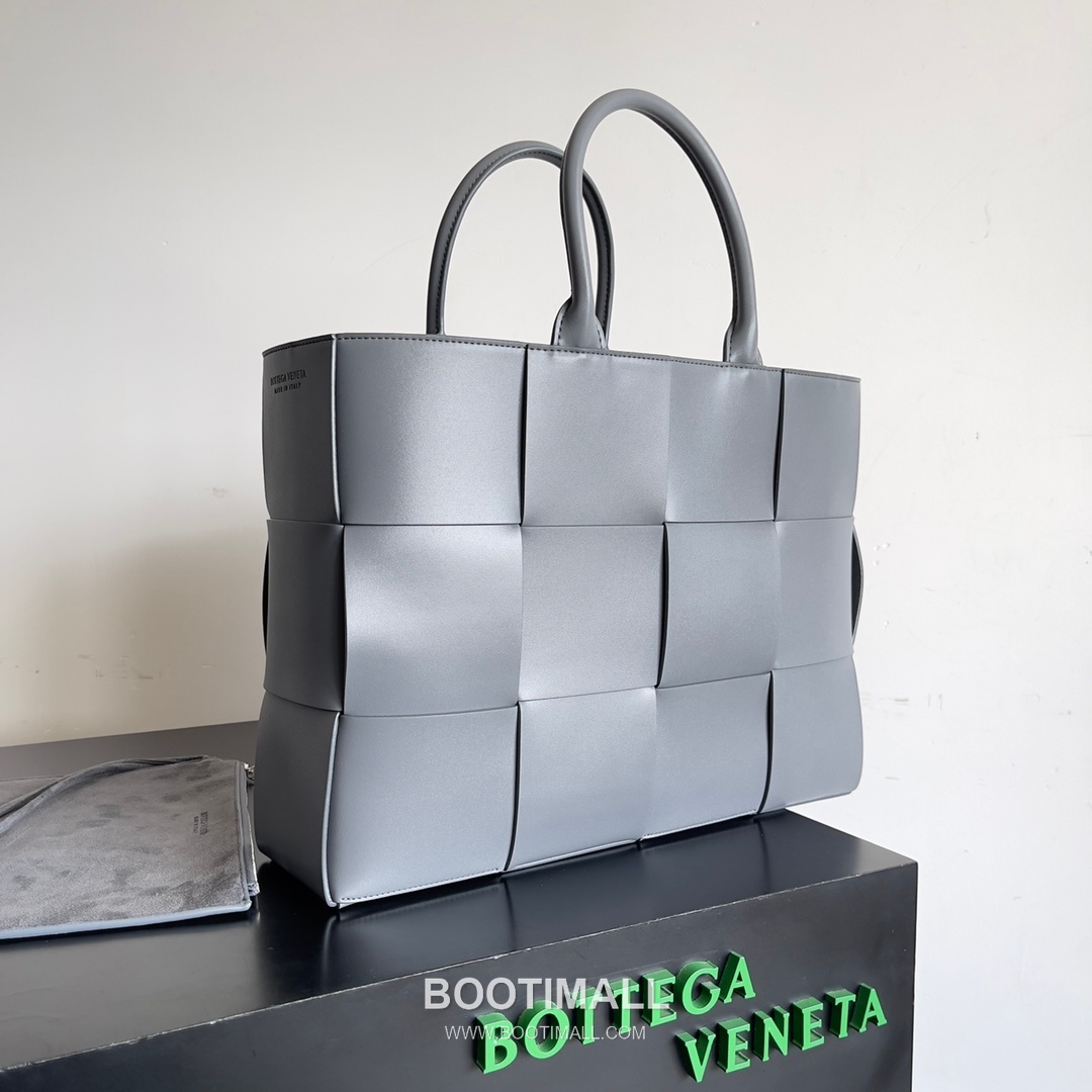 Bottega Veneta Arco Intrecciato Calfskin Leather Tote Bag 보테가베네타 아르코 인트레치아토 카프스킨 토트백 38cm 2