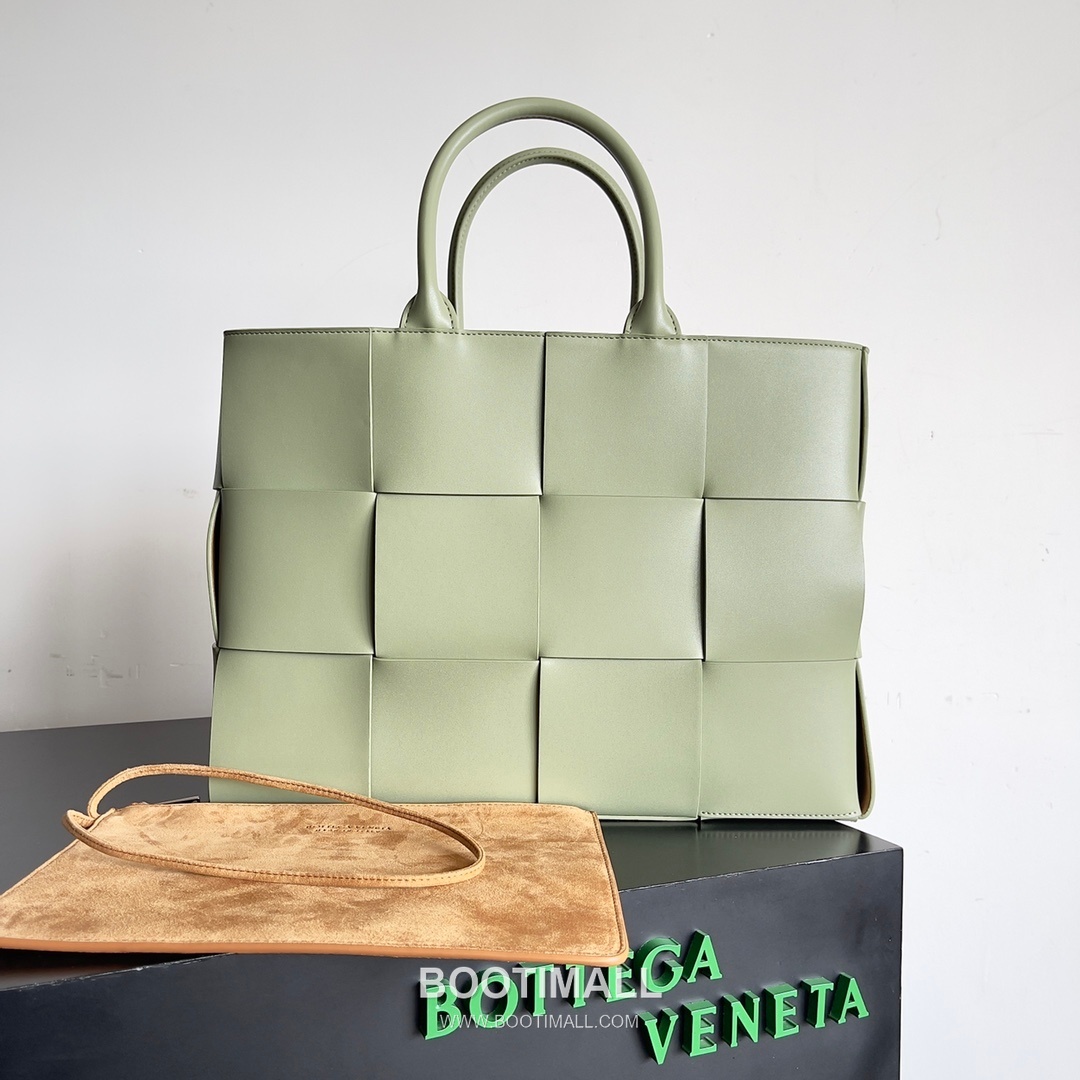 Bottega Veneta Arco Intrecciato Calfskin Leather Tote Bag 보테가베네타 아르코 인트레치아토 카프스킨 토트백 38cm 1