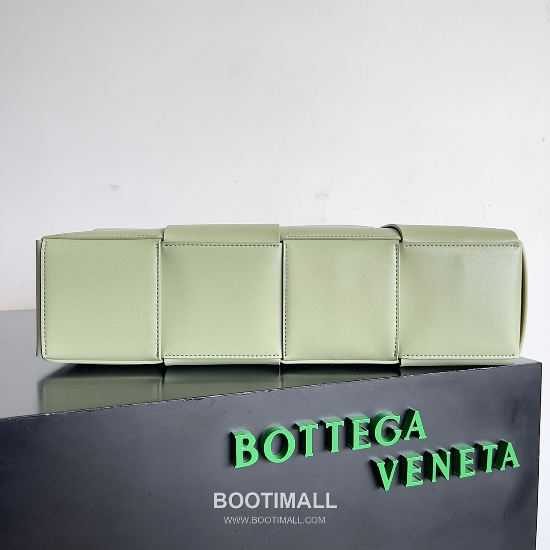 Bottega Veneta Arco Intrecciato Calfskin Leather Tote Bag 보테가베네타 아르코 인트레치아토 카프스킨 토트백 38cm 4