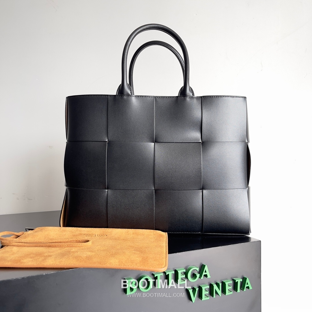 Bottega Veneta Arco Intrecciato Calfskin Leather Tote Bag 보테가베네타 아르코 인트레치아토 카프스킨 토트백 38cm 1