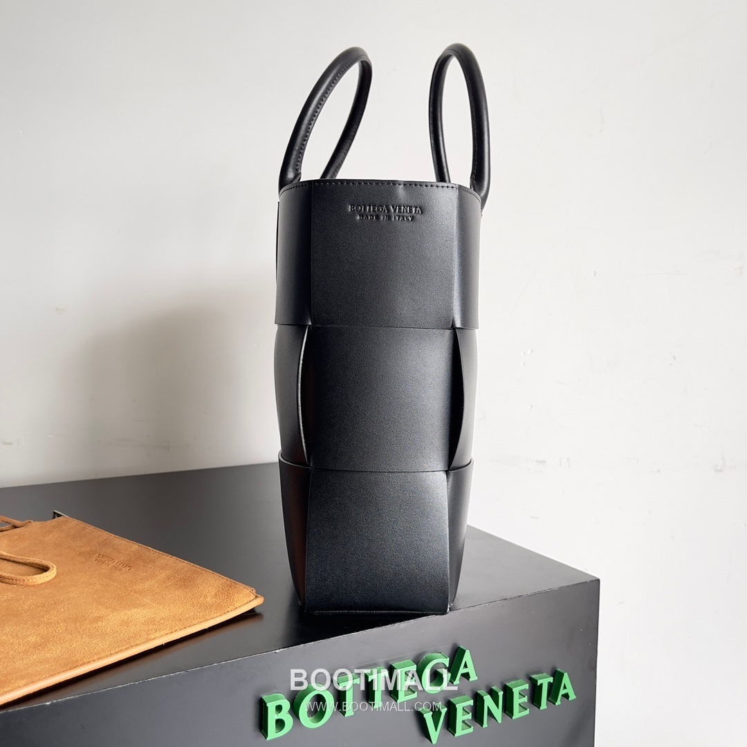 Bottega Veneta Arco Intrecciato Calfskin Leather Tote Bag 보테가베네타 아르코 인트레치아토 카프스킨 토트백 38cm 3