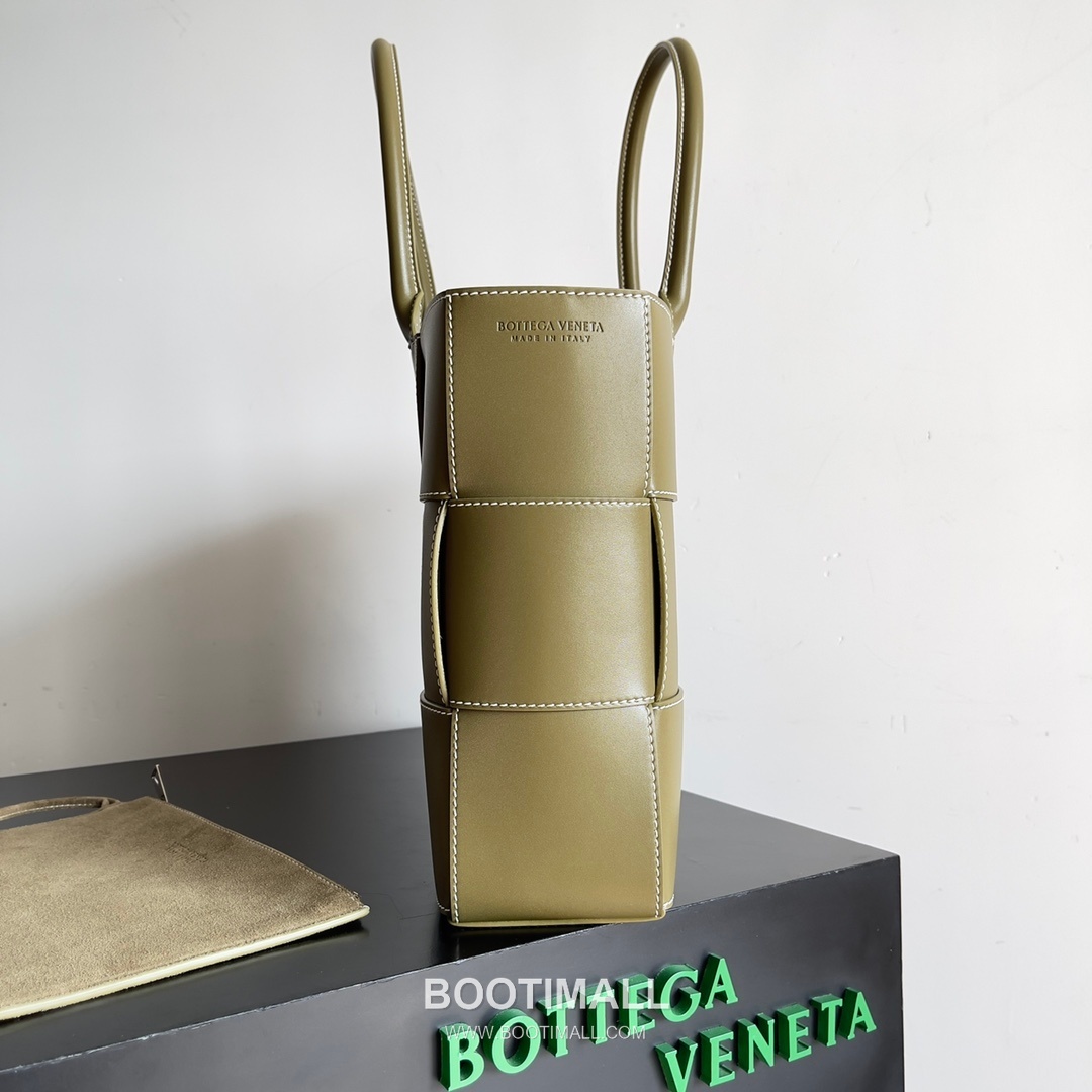 Bottega Veneta Arco Intrecciato Calfskin Leather Tote Bag 보테가베네타 아르코 인트레치아토 카프스킨 토트백 38cm 3