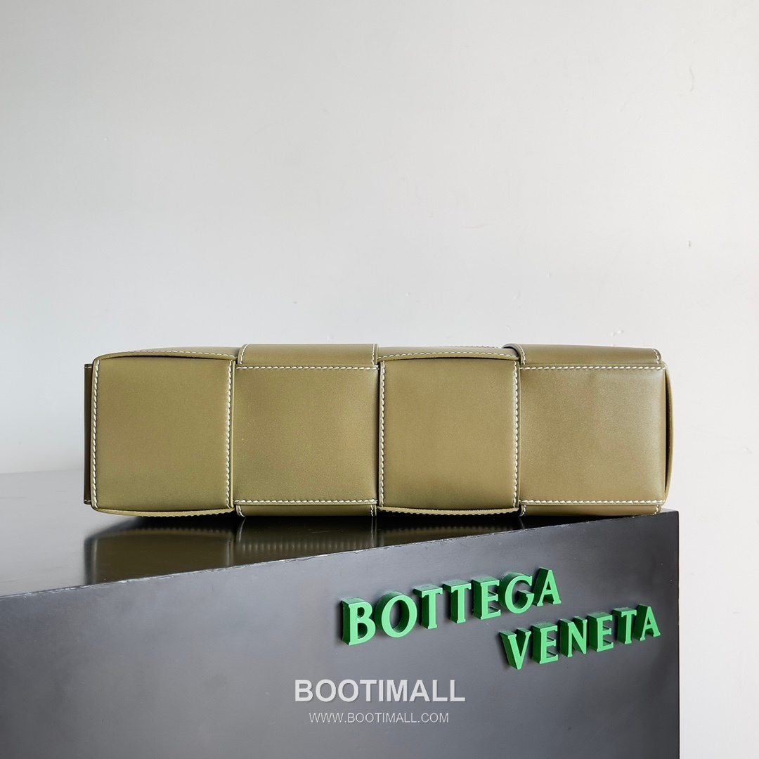 Bottega Veneta Arco Intrecciato Calfskin Leather Tote Bag 보테가베네타 아르코 인트레치아토 카프스킨 토트백 38cm 4