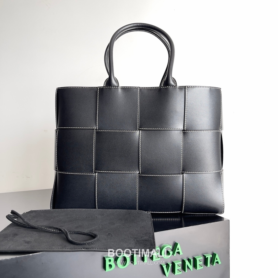 Bottega Veneta Arco Intrecciato Calfskin Leather Tote Bag 보테가베네타 아르코 인트레치아토 카프스킨 토트백 38cm 1