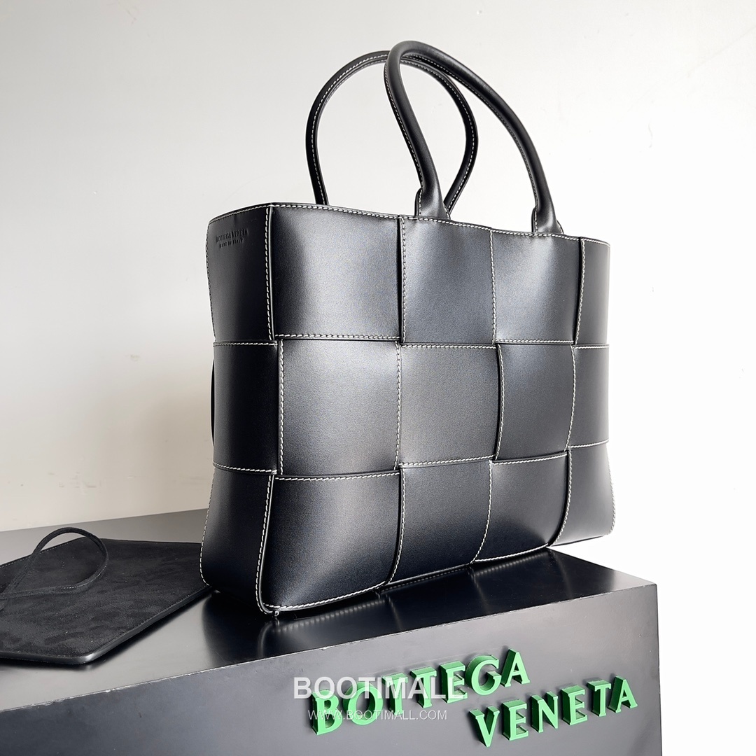Bottega Veneta Arco Intrecciato Calfskin Leather Tote Bag 보테가베네타 아르코 인트레치아토 카프스킨 토트백 38cm 2