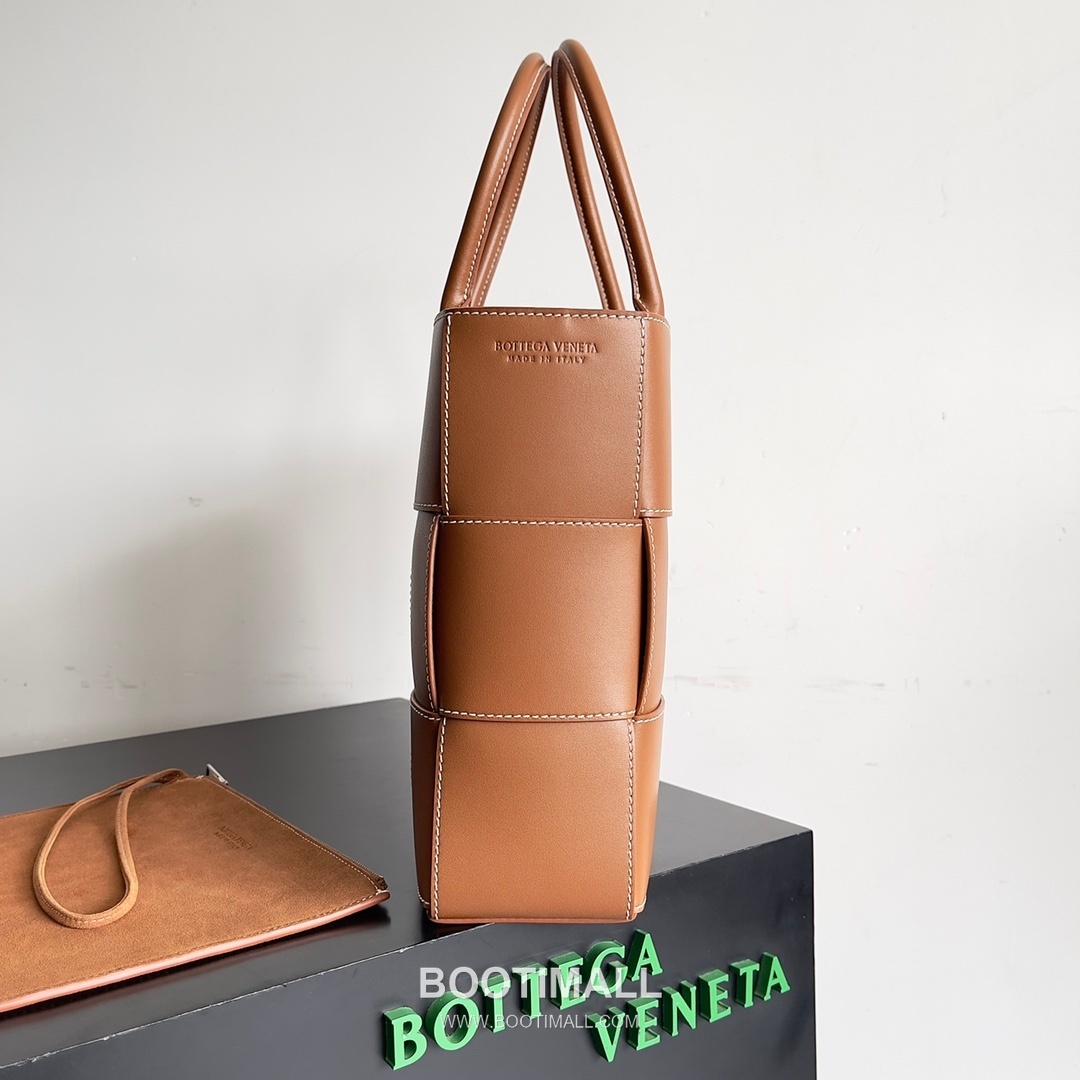 Bottega Veneta Arco Intrecciato Calfskin Leather Tote Bag 보테가베네타 아르코 인트레치아토 카프스킨 토트백 38cm 3