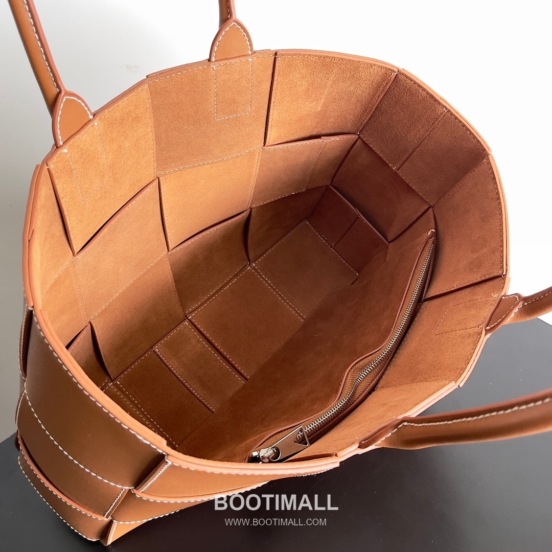Bottega Veneta Arco Intrecciato Calfskin Leather Tote Bag 보테가베네타 아르코 인트레치아토 카프스킨 토트백 38cm 7