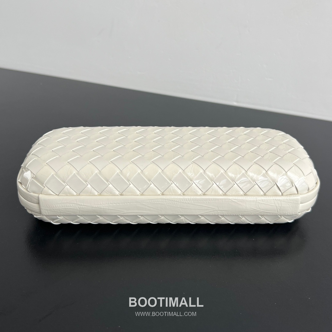 Bottega Veneta Knot Intrecciato Calfskin Evening Clutch Bag 보테가베네타 노트 인트레치아토 카프스킨 이브닝 클러치백 25cm 3