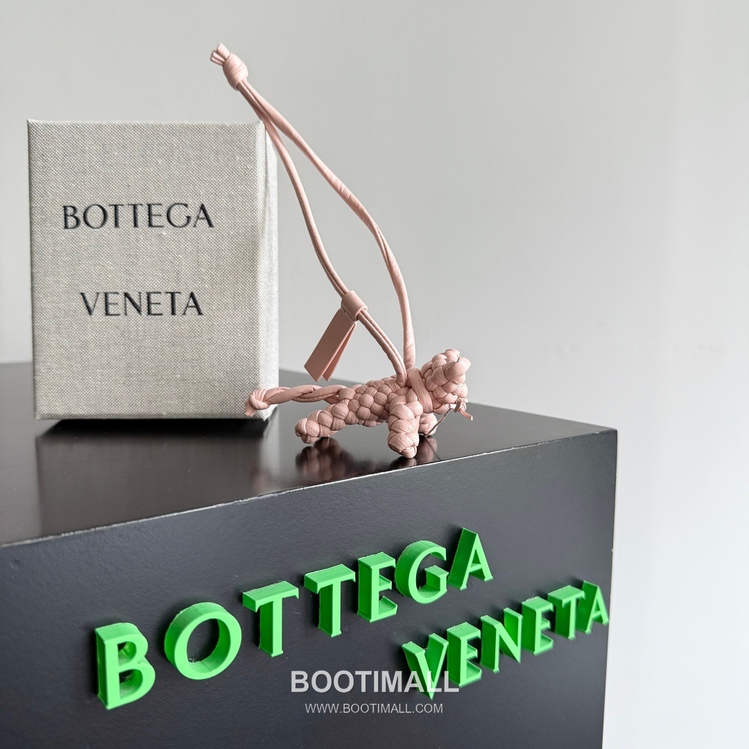 Bottega Veneta Intrecciato Leather Cat Charm 보테가 베네타 인트레치아토 레더 캣 참 1