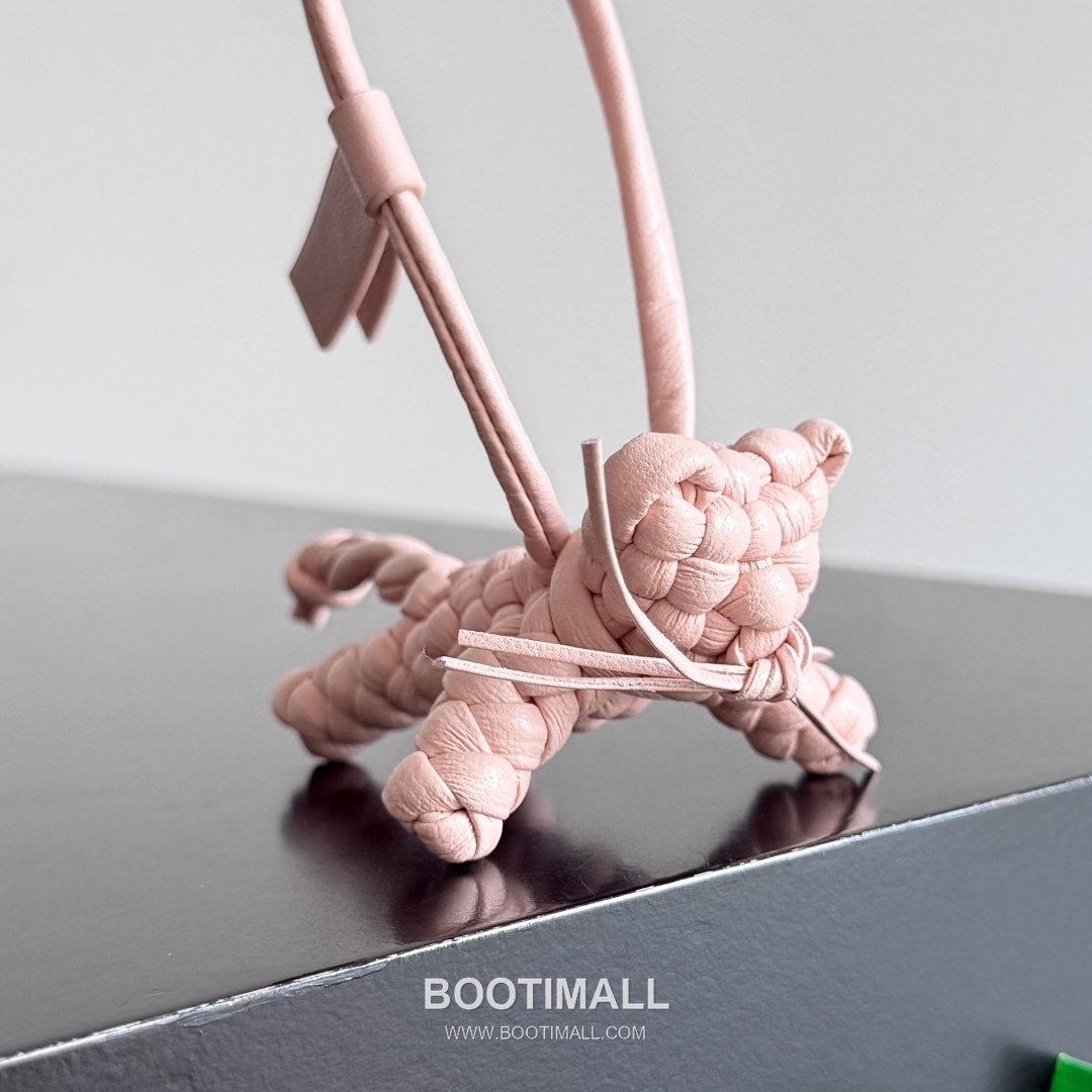 Bottega Veneta Intrecciato Leather Cat Charm 보테가 베네타 인트레치아토 레더 캣 참 2